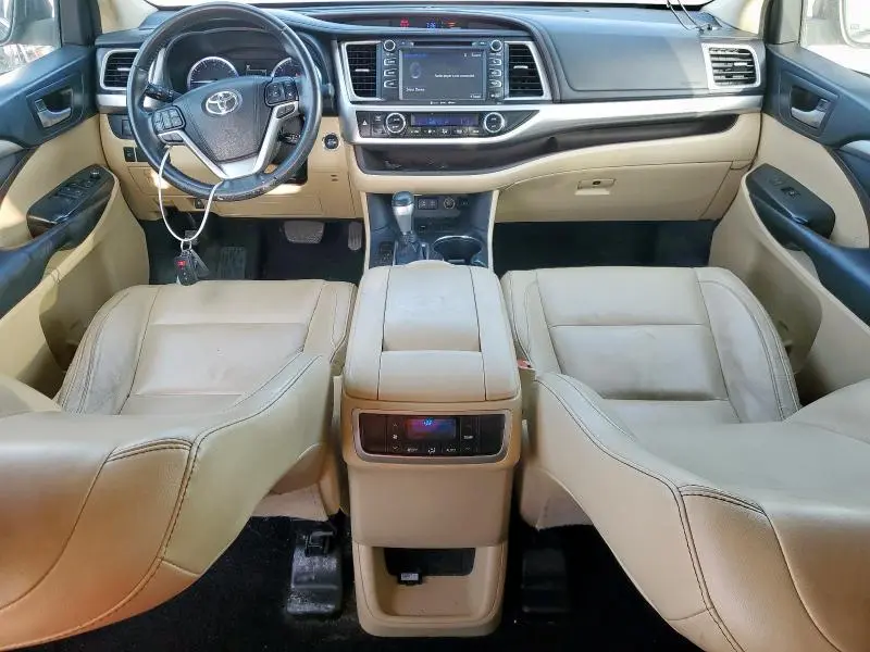 2018 TOYOTA HIGHLANDER SE  
