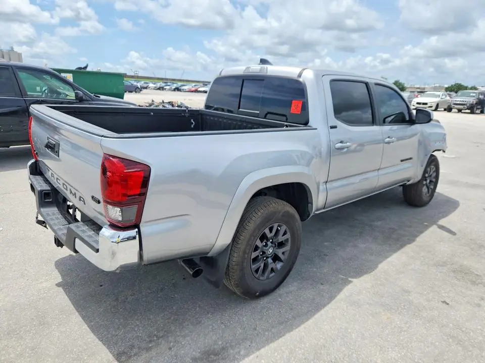 2022 TOYOTA TACOMA SR5 V6  