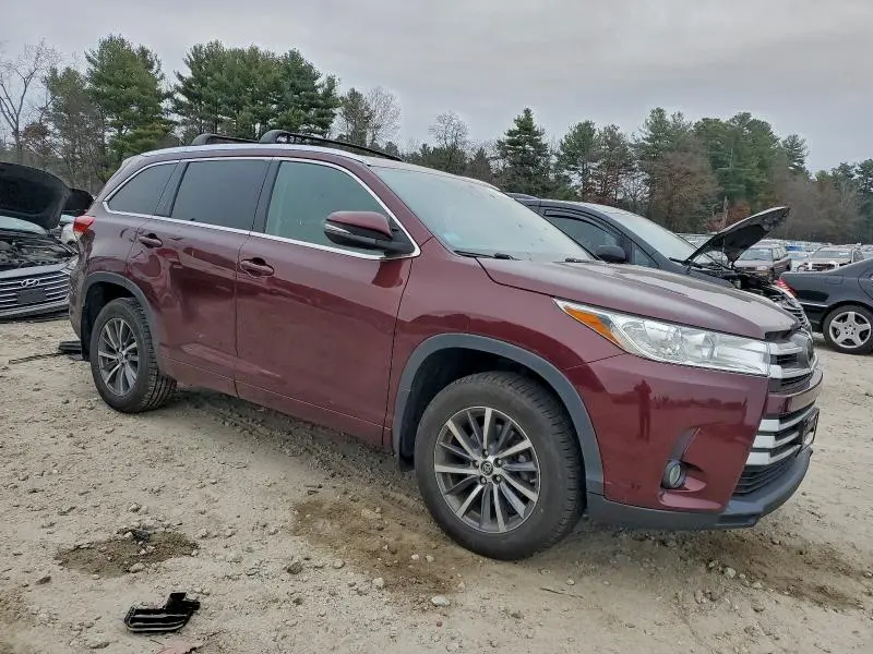 2018 TOYOTA HIGHLANDER SE  