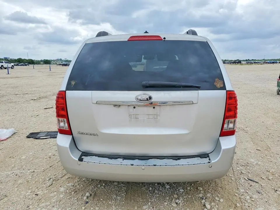 2012 KIA SEDONA LX  