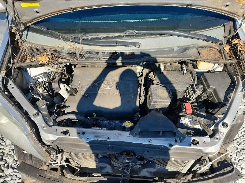 2016 TOYOTA SIENNA LE  