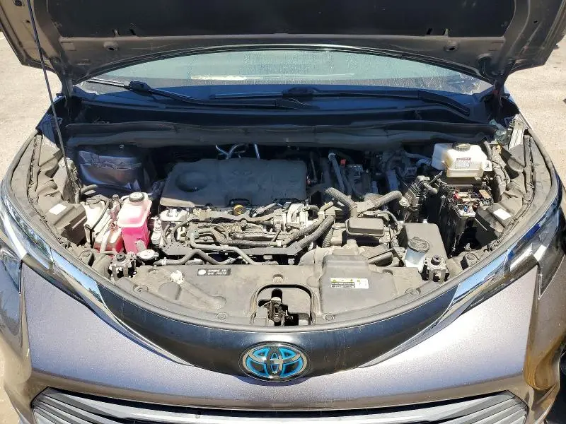 2021 TOYOTA SIENNA LE  