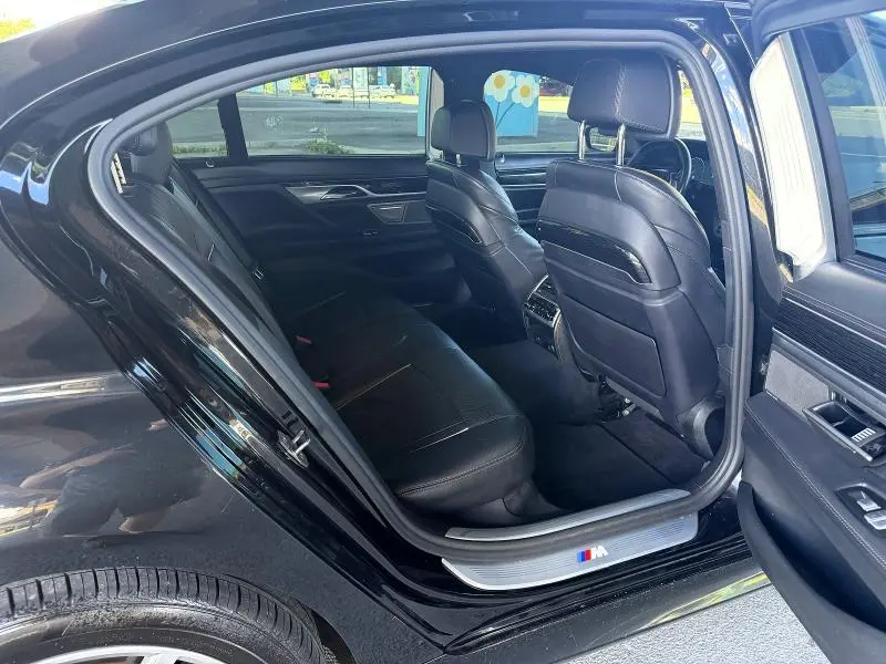 2019 BMW 750 XI  