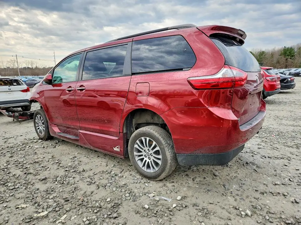 2020 TOYOTA SIENNA XLE 8-PASSENGER  