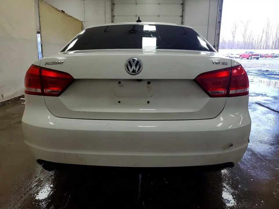 2014 VOLKSWAGEN PASSAT SE  