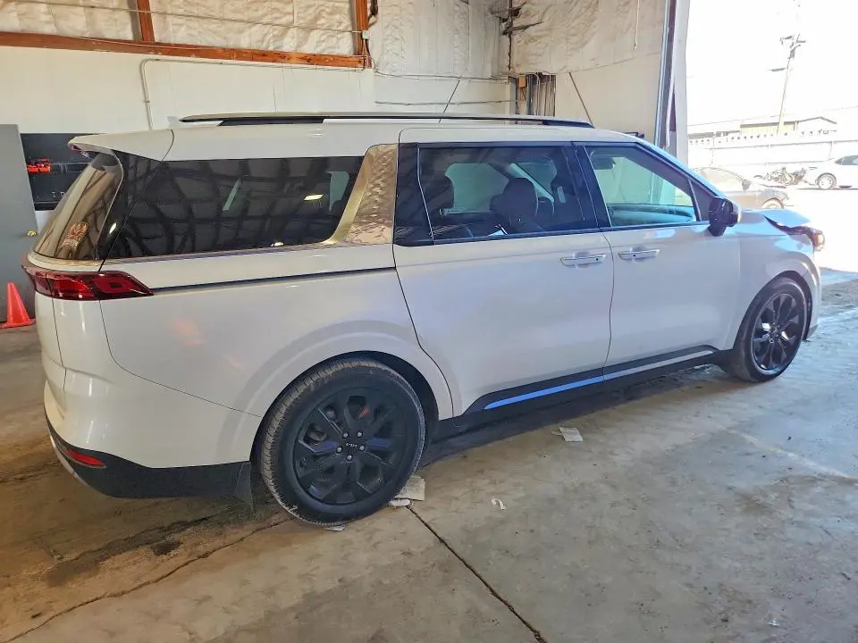2023 KIA CARNIVAL SX  