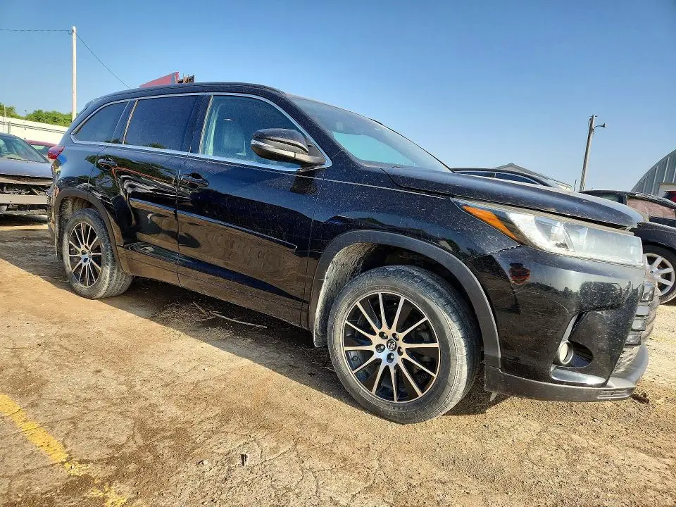2018 TOYOTA HIGHLANDER SE  