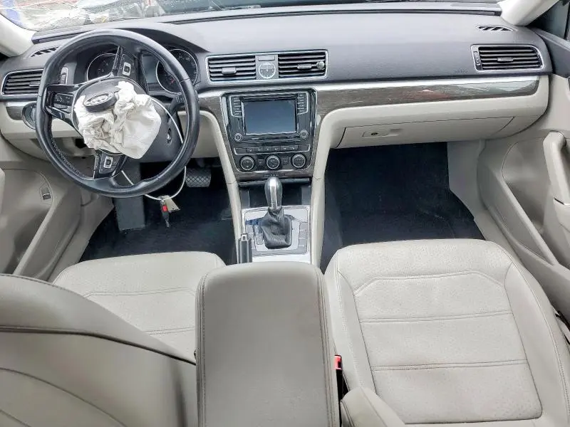 2016 VOLKSWAGEN PASSAT SE  
