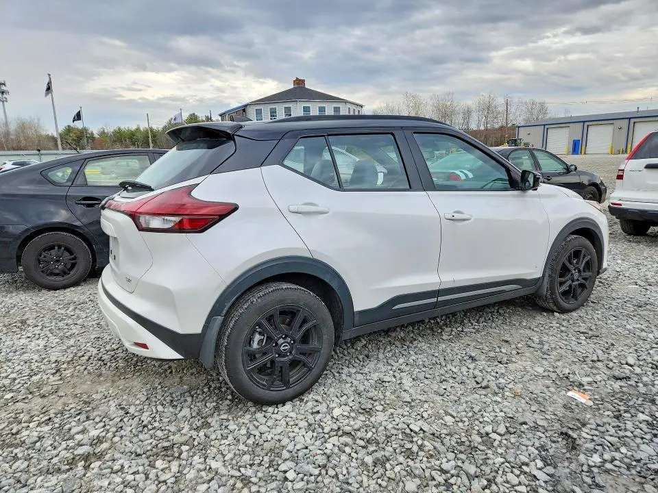 2024 NISSAN KICKS SR  