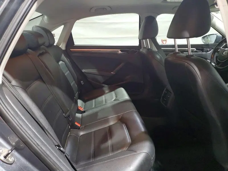 2017 VOLKSWAGEN PASSAT SE  