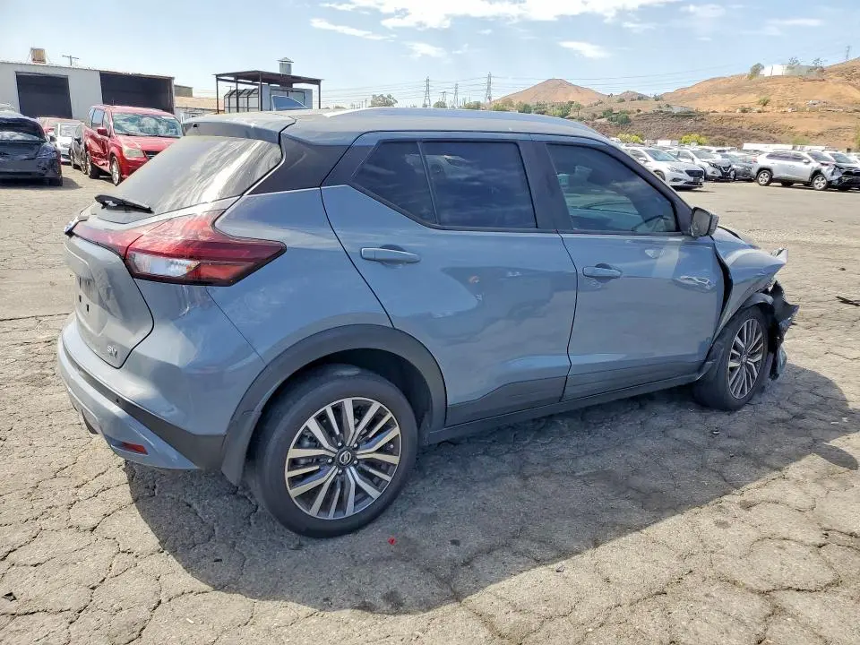 2021 NISSAN KICKS SV  