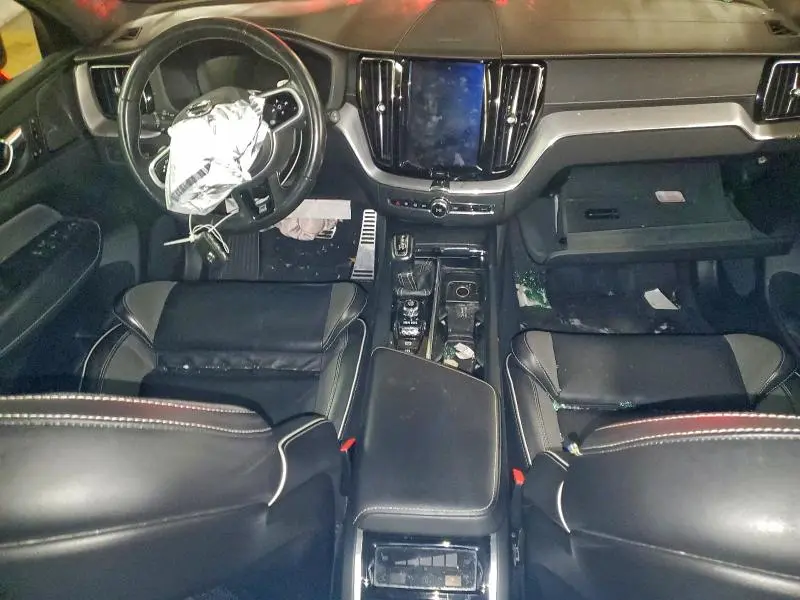 2020 VOLVO XC60 T5 R-DESIGN  