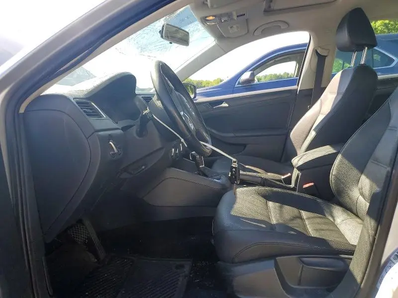 2011 VOLKSWAGEN JETTA SE  