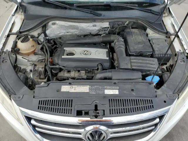 2011 VOLKSWAGEN TIGUAN S  