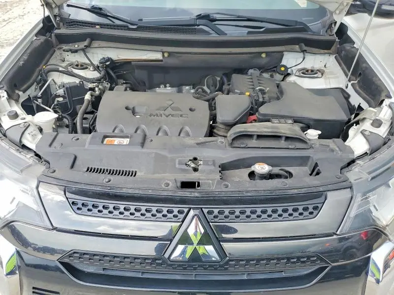 2020 MITSUBISHI OUTLANDER SE  