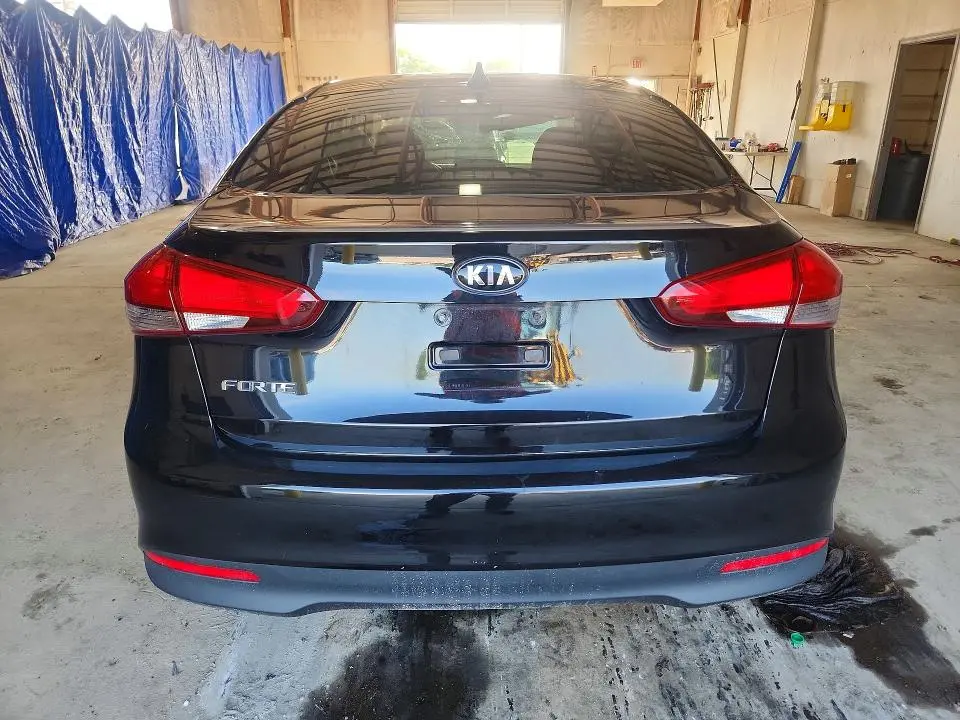 2017 KIA FORTE LX  