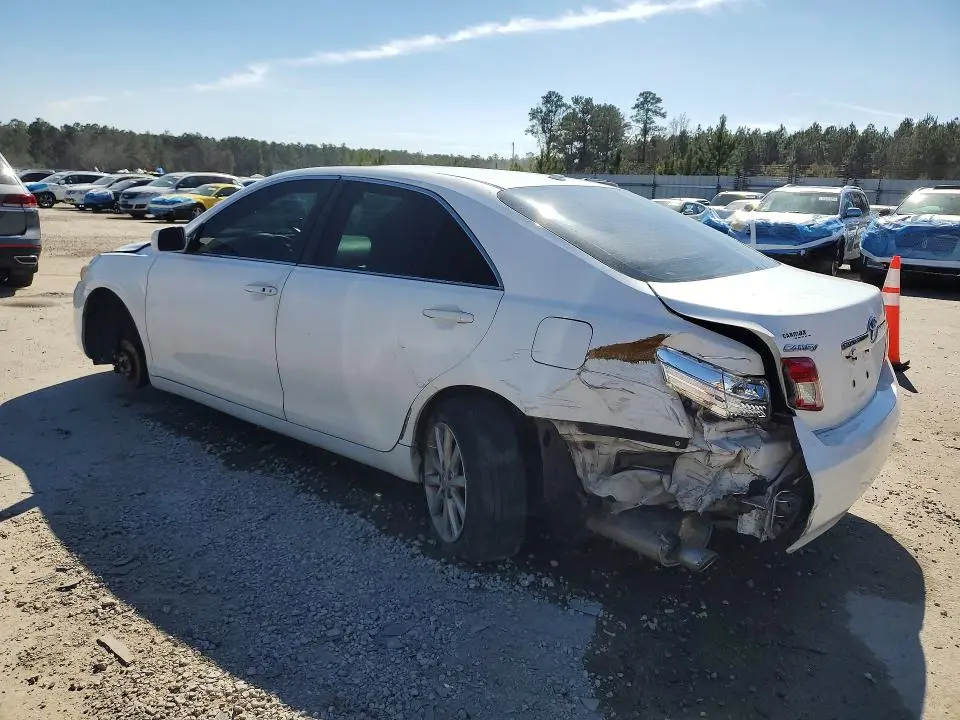 2011 TOYOTA CAMRY XLE V6  