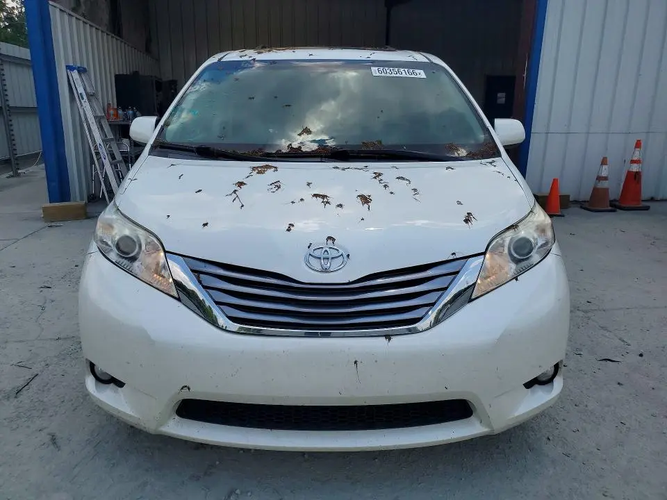 2017 TOYOTA SIENNA XLE PREMIUM 8-PASSENGER  