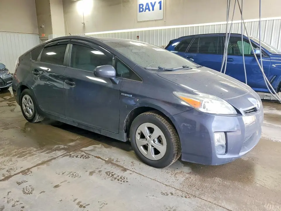 2010 TOYOTA PRIUS III  