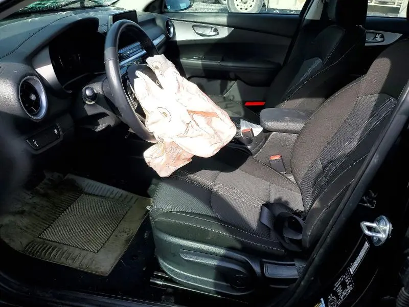 2023 KIA FORTE LX  
