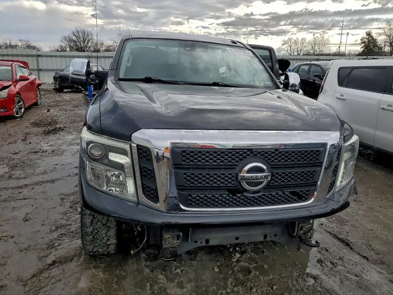 2017 NISSAN TITAN SV  
