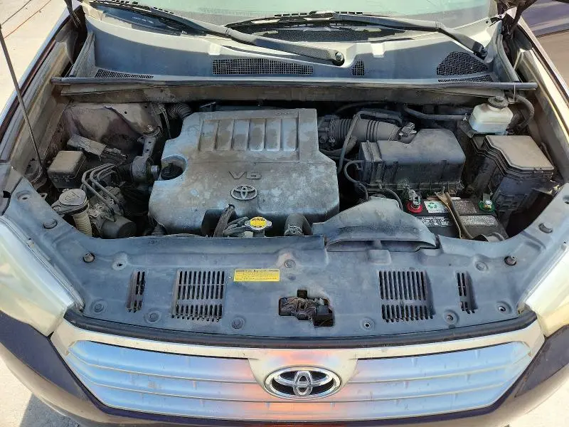 2011 TOYOTA HIGHLANDER SE  