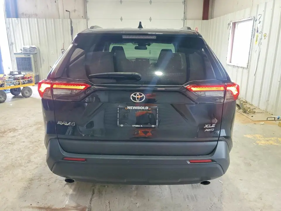 2022 TOYOTA RAV4 XLE  