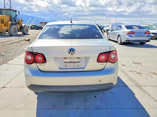 2010 VOLKSWAGEN JETTA S  