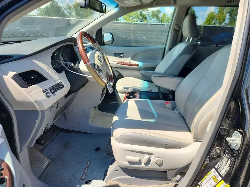 2013 TOYOTA SIENNA LIMITED 7-PASSENGER  