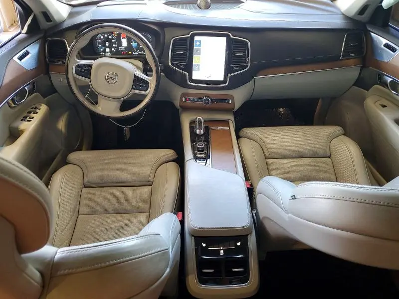 2017 VOLVO XC90 T8  