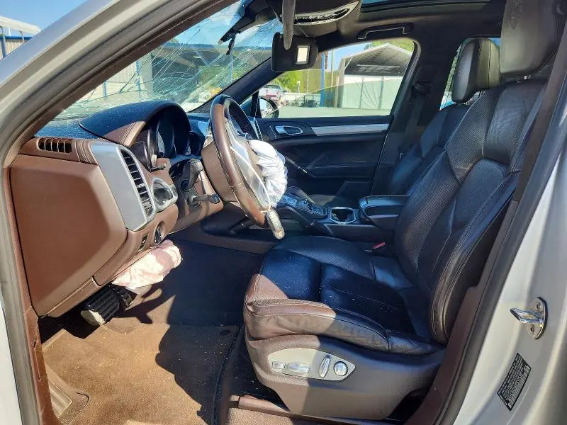 2013 PORSCHE CAYENNE GTS  