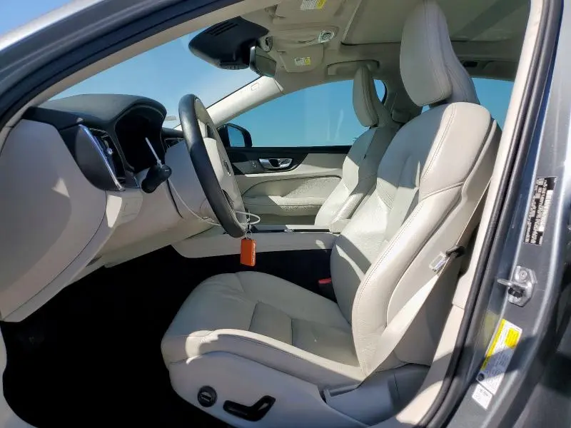 2021 VOLVO S60 T5 MOMENTUM  