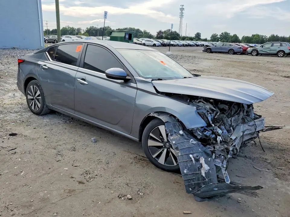 2021 NISSAN ALTIMA SV  