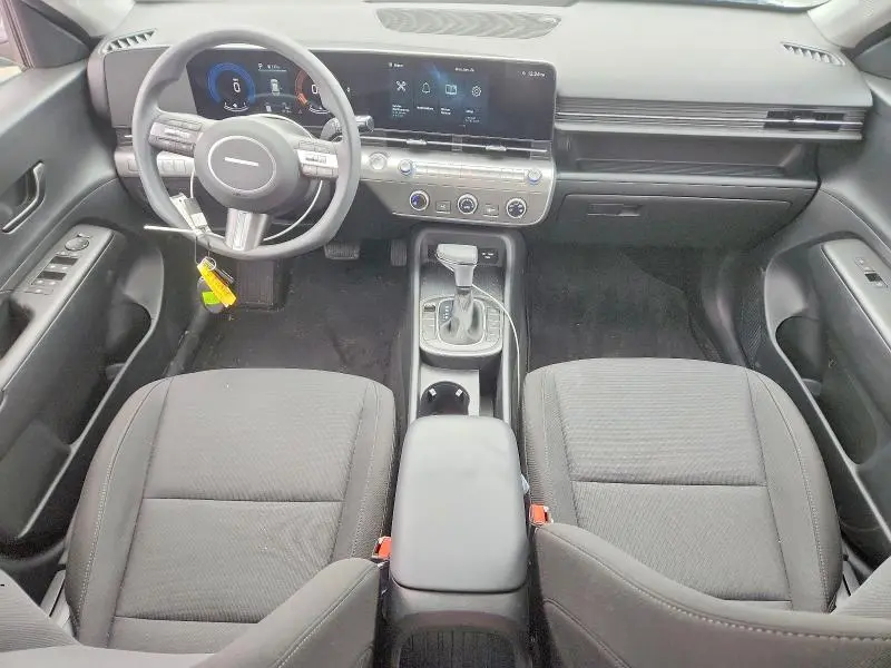 2025 HYUNDAI KONA SE  