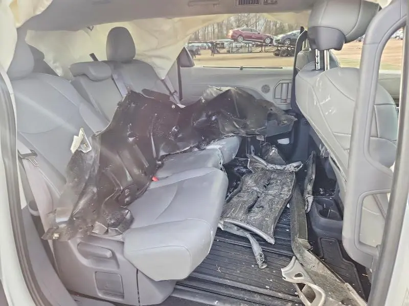 2021 TOYOTA SIENNA   