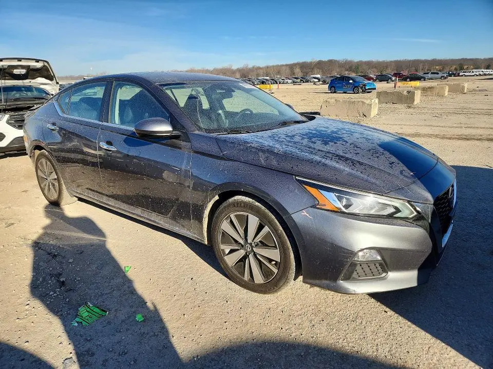 2021 NISSAN ALTIMA SV  
