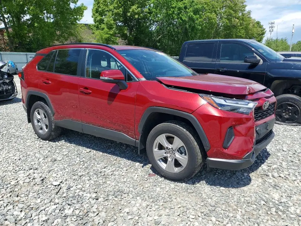 2025 TOYOTA RAV4 XLE  