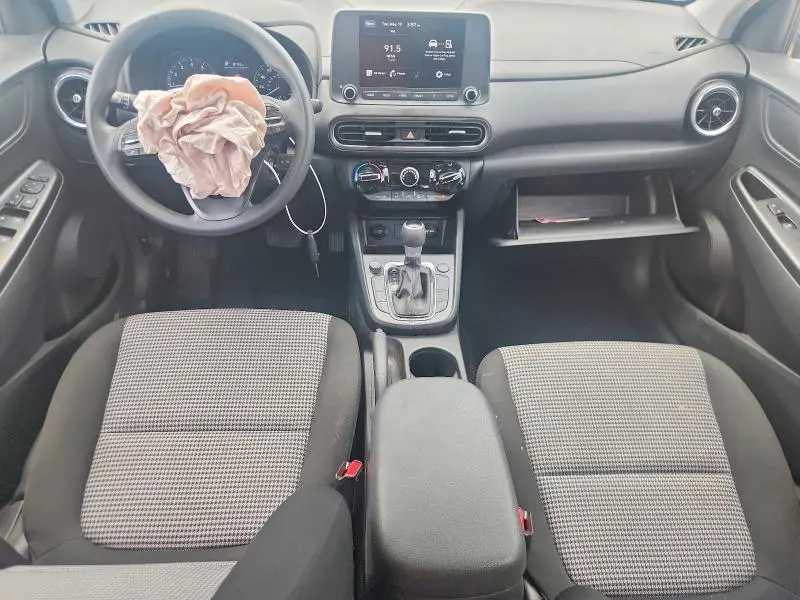 2023 HYUNDAI KONA SE  