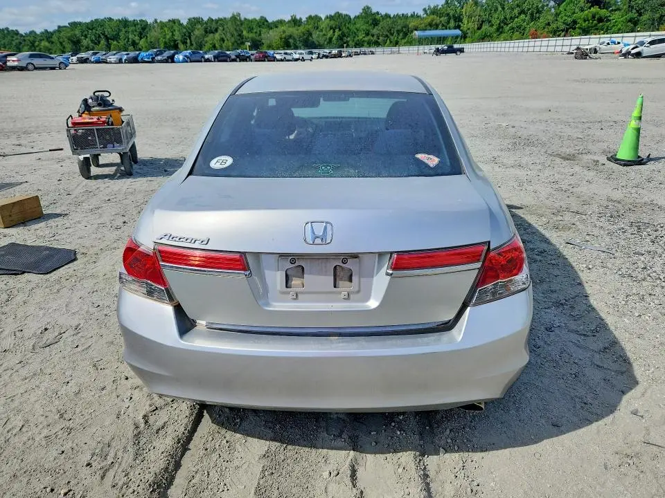 2011 HONDA ACCORD LX  