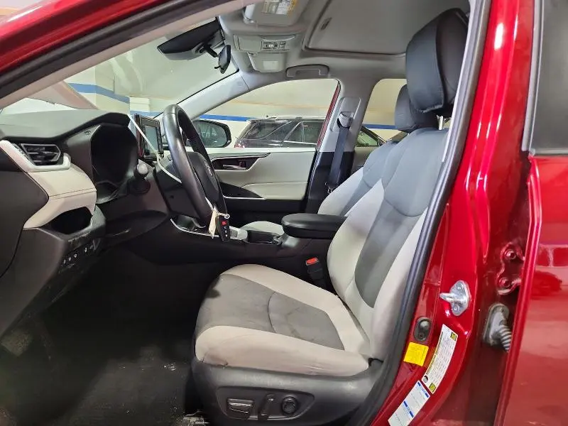 2021 TOYOTA RAV4 XLE  