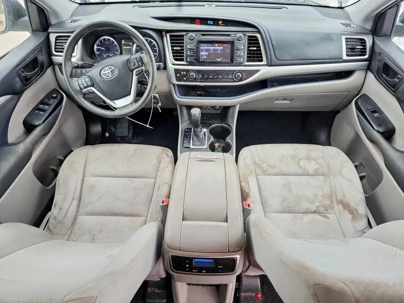 2019 TOYOTA HIGHLANDER LE  