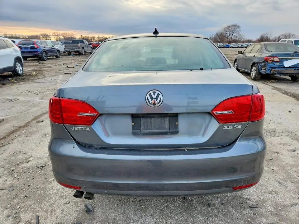 2013 VOLKSWAGEN JETTA SE  