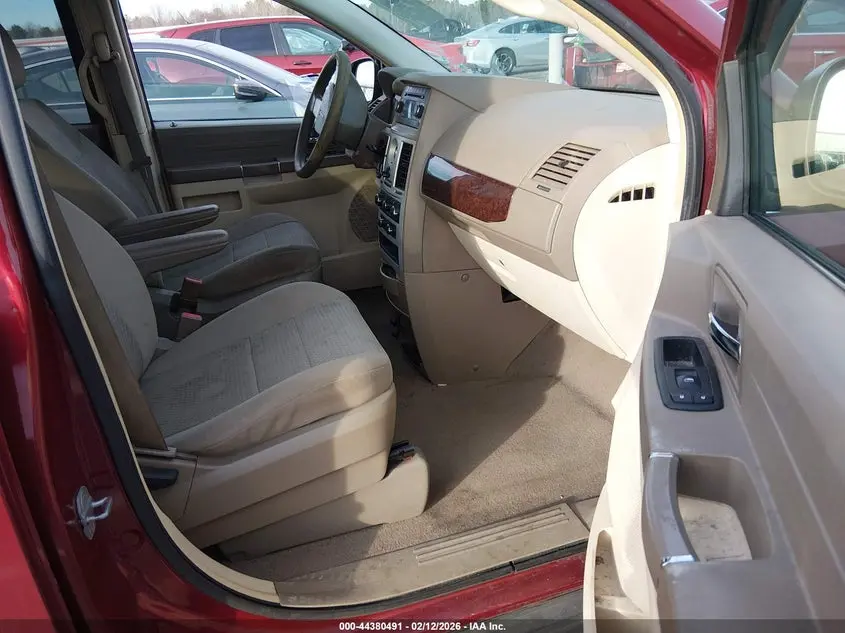 2010 CHRYSLER TOWN & COUNTRY NEW LX