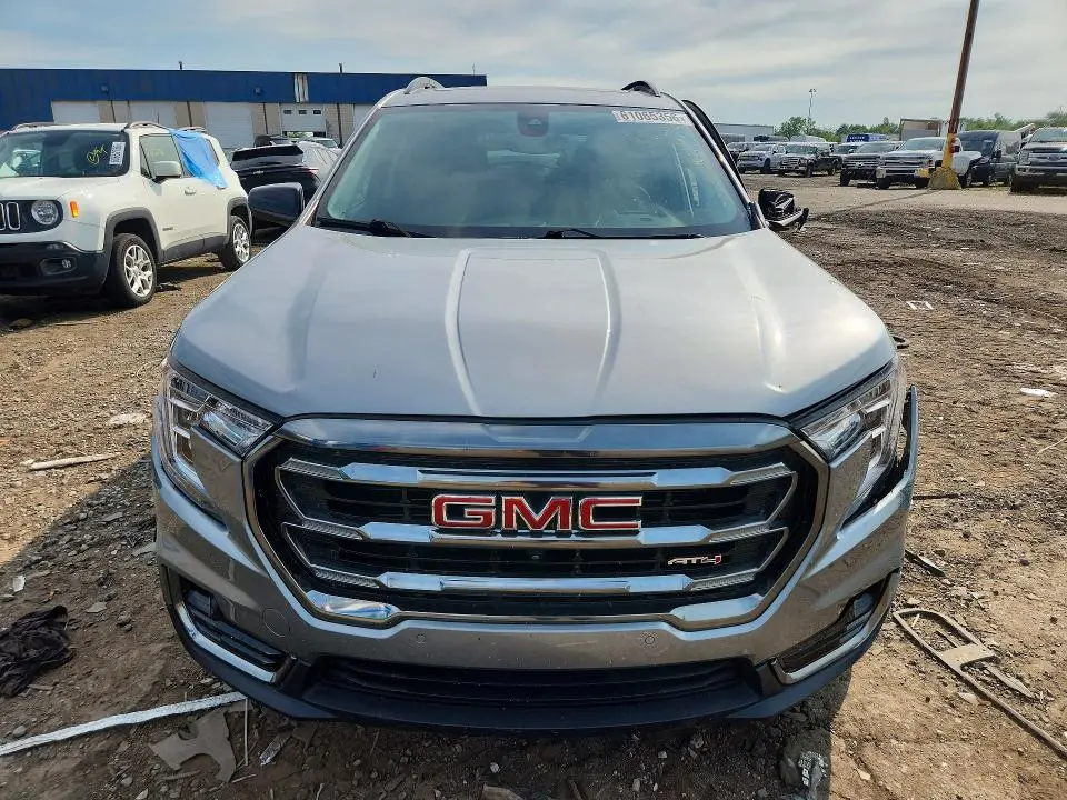 2023 GMC TERRAIN AT4  