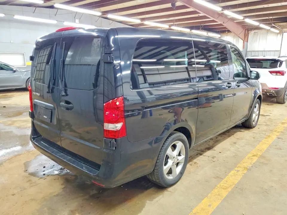 2017 MERCEDES-BENZ METRIS   