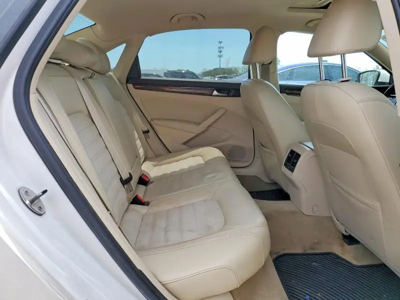 2013 VOLKSWAGEN PASSAT SEL  