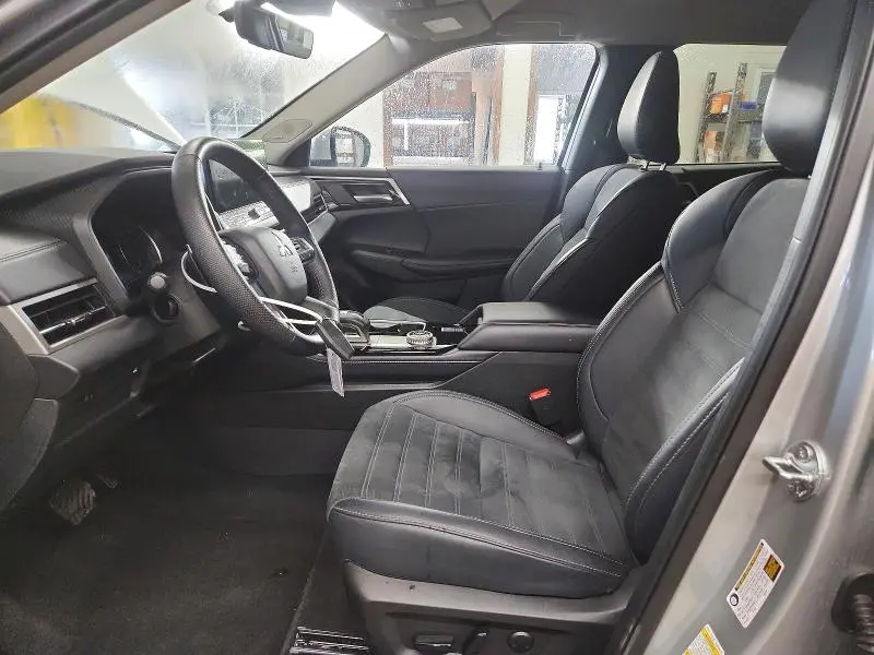 2025 MITSUBISHI OUTLANDER SE  