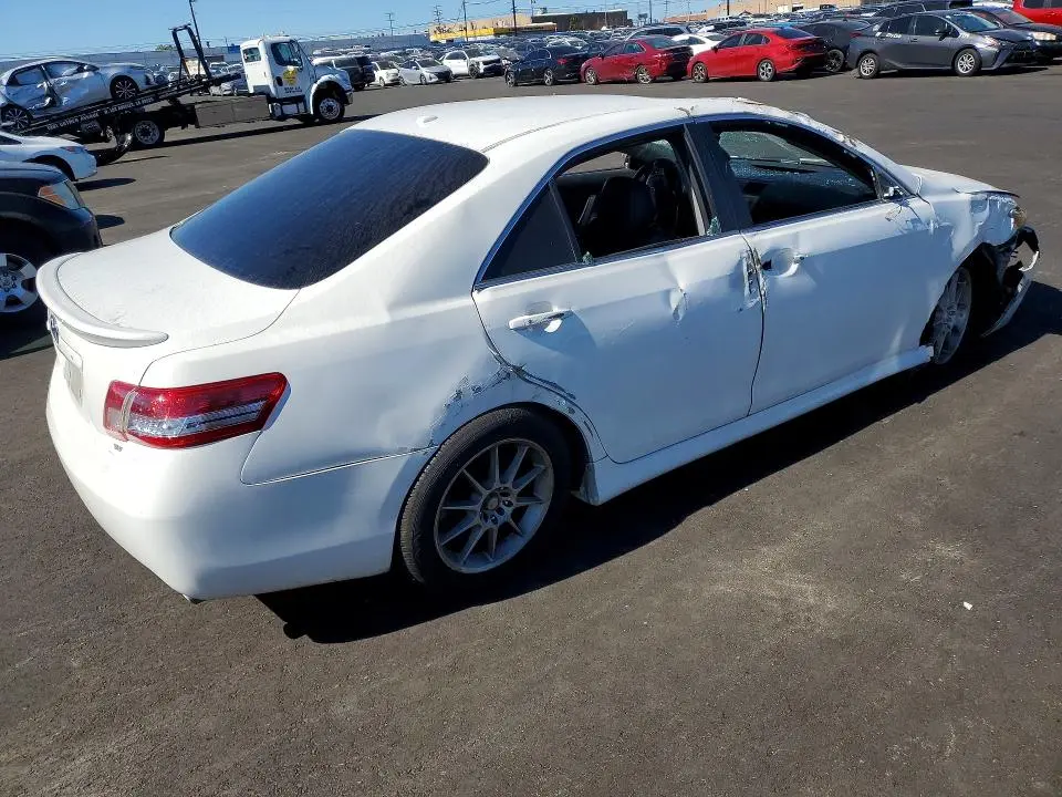 2011 TOYOTA CAMRY SE V6  
