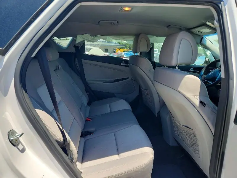 2016 HYUNDAI TUCSON SE  