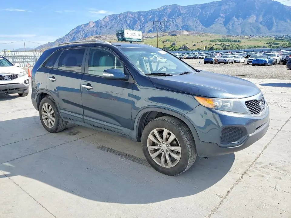 2011 KIA SORENTO LX  